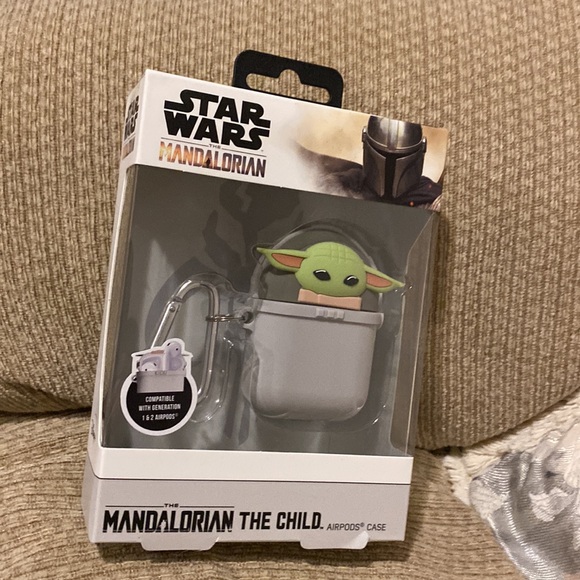 💚NWT Star Wars The Mandalorian The Child Airpods Case - Picture 2 of 8